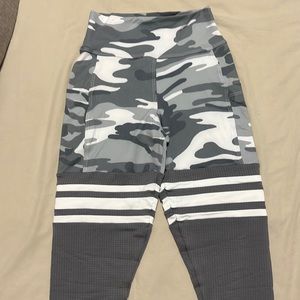 Bombshell leggings size medium only worn once